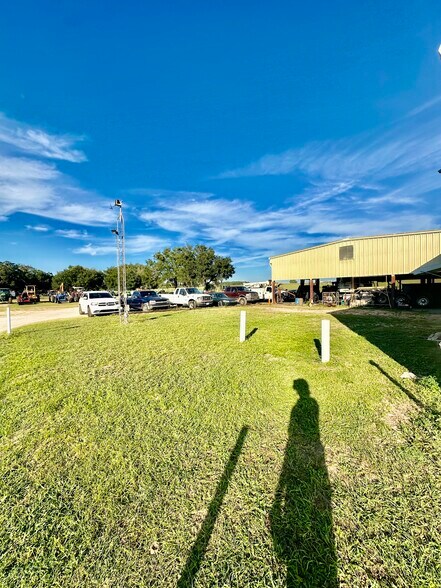 More Photos Of 465 E Collins St, Umatilla Light Manufacturing For Lease