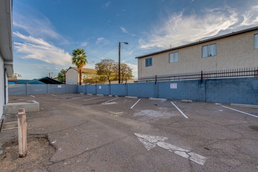 Primary Photo Of 4490 N Black Canyon Fwy, Phoenix Office For Lease