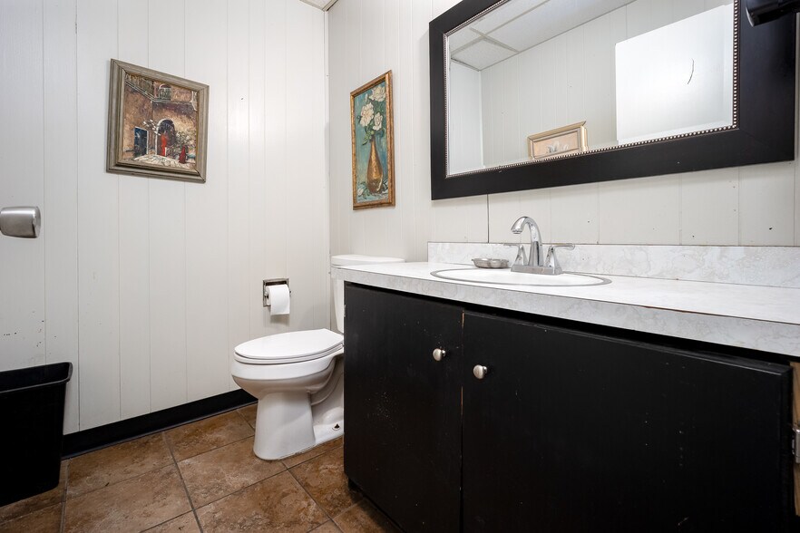 More Photos Of 6845 S Western Ave, Oklahoma City Distribution For Lease