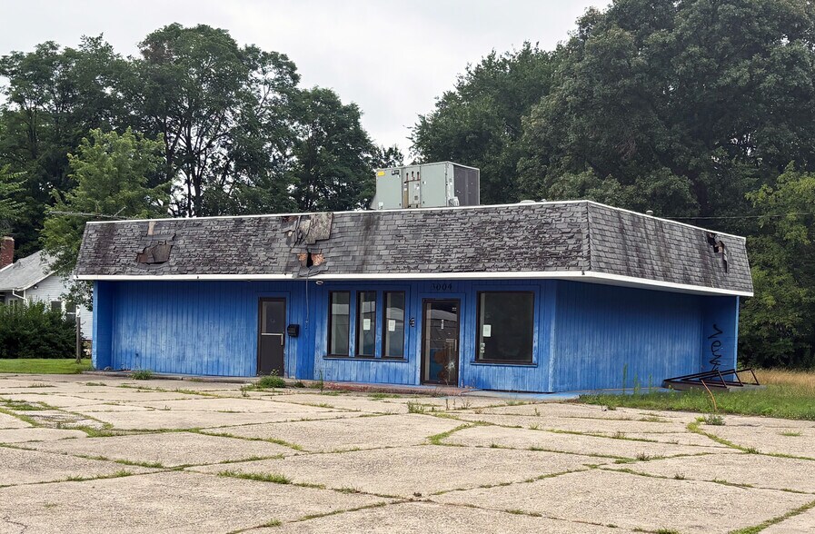 More Photos Of 3004 Michigan Ave W, Battle Creek Storefront For Sale