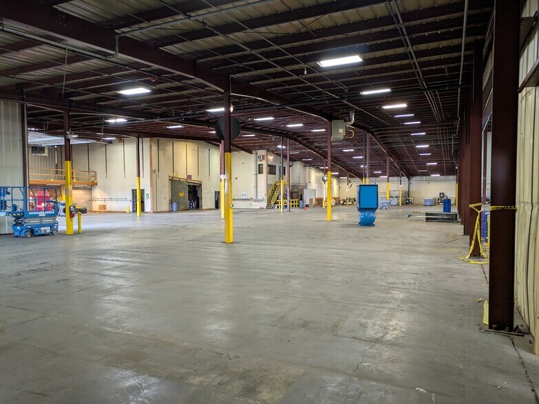 More Photos Of 100 S Broadway, Belgrade Distribution For Sale