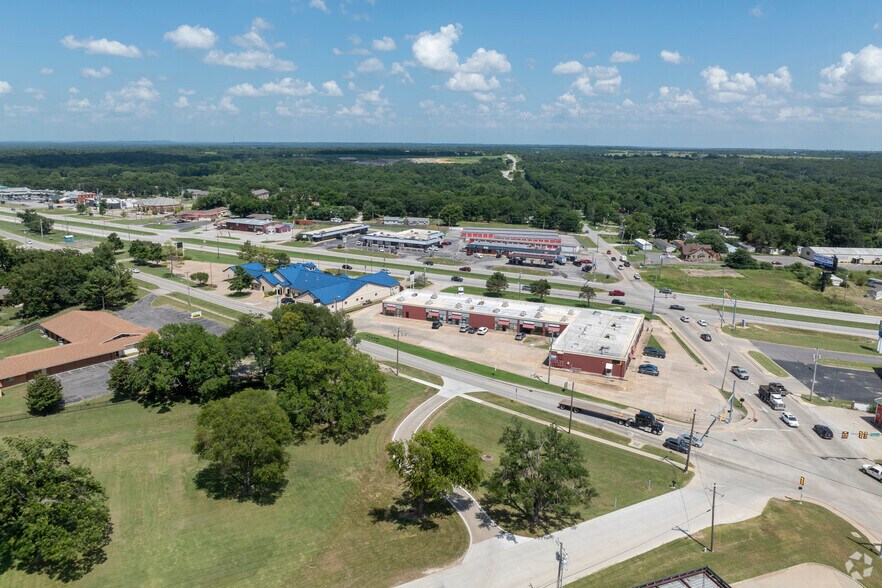 More Photos Of 750 S Cherokee St, Catoosa Unknown For Lease