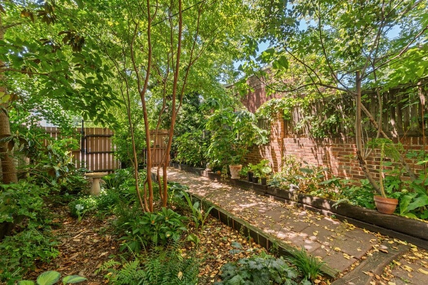 More Photos Of 1728 Bolton St, Baltimore Apartments For Sale