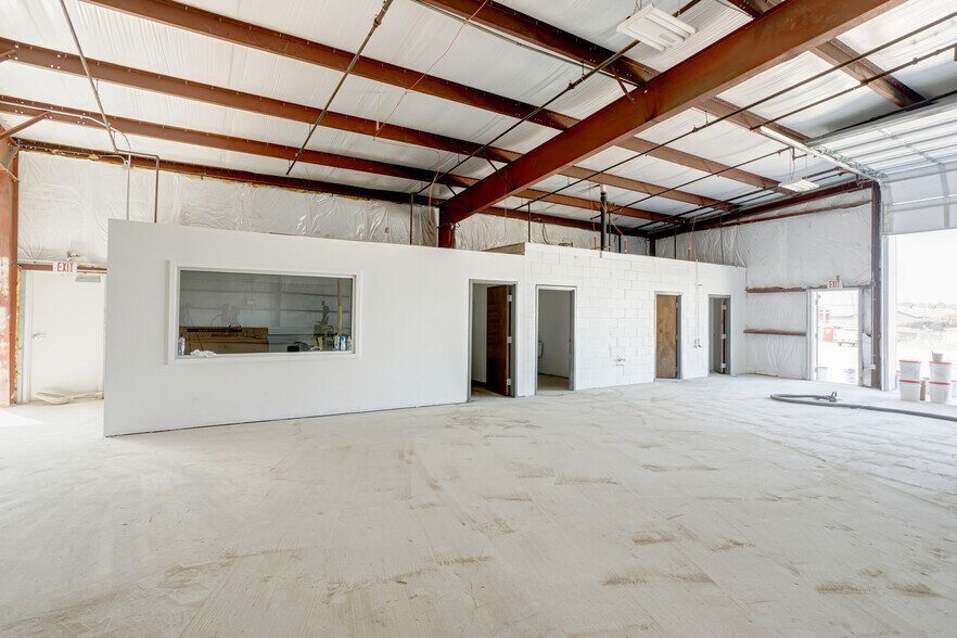 More Photos Of 6401 Centennial Blvd, Nashville Warehouse For Lease
