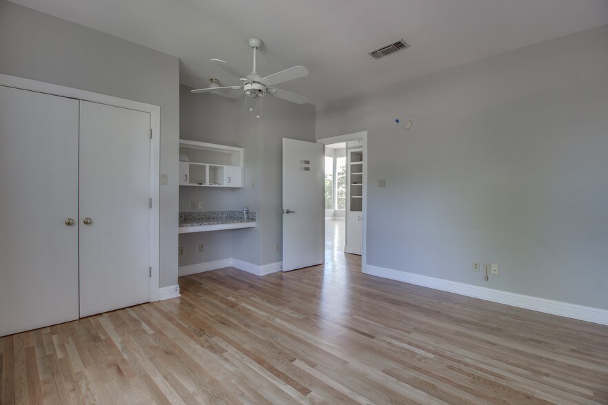 More Photos Of 4235 Cedar Springs Rd, Dallas Office For Sale