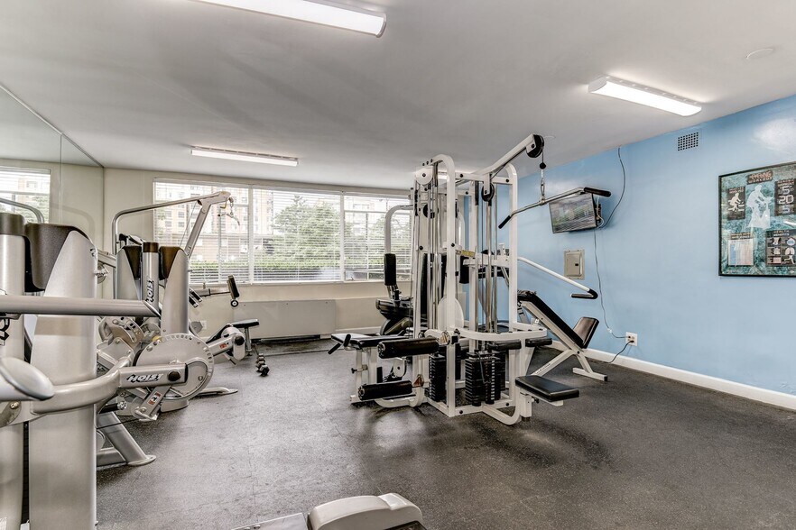 More Photos Of 5055 Seminary Rd, Alexandria Apartments For Lease