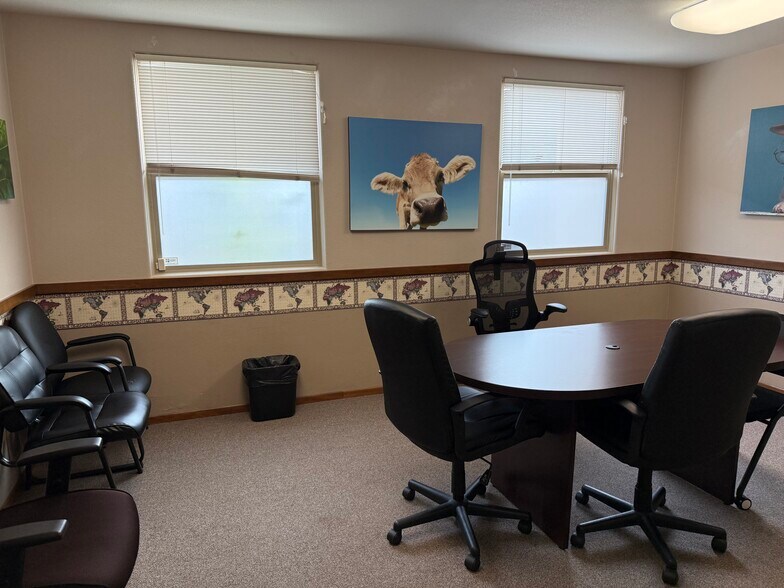 More Photos Of 1128 Broadway St, Longview Office For Sale