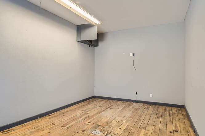 More Photos Of 513 Thompson Ln, Austin Flex For Lease