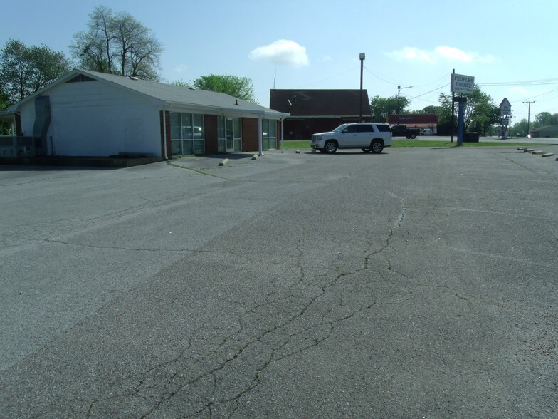 More Photos Of 1000 Elm St, Fulton Freestanding For Sale