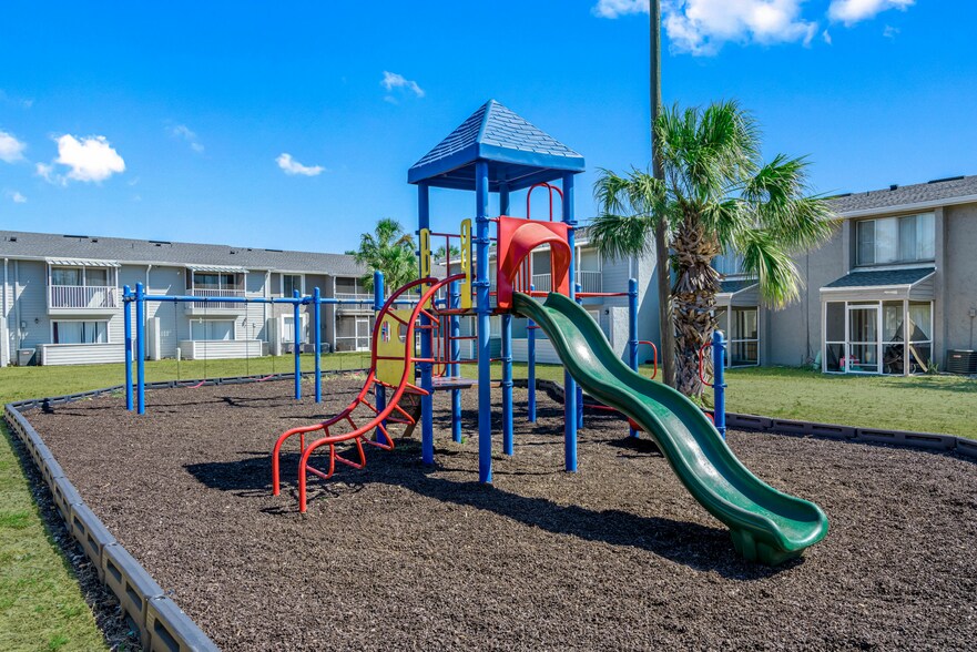 More Photos Of 2148 54th Ave S, Saint Petersburg Apartments For Sale