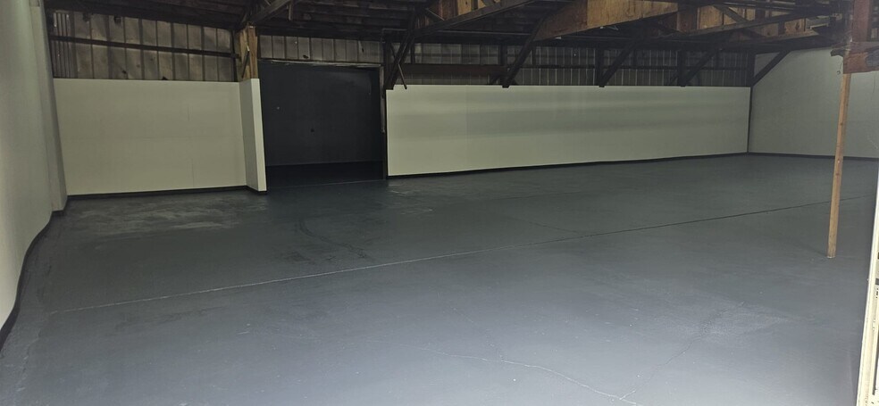 More Photos Of 400 Railroad St, Pittsburgh Warehouse For Lease