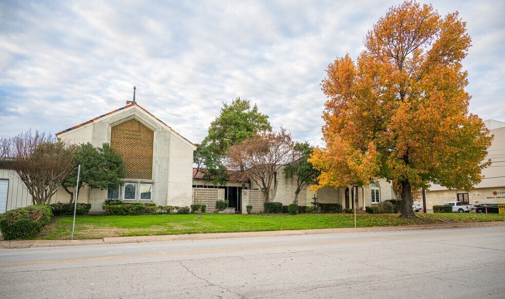 More Photos Of 716 Main St, Garland Office For Lease