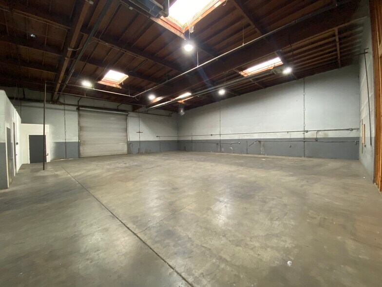 More Photos Of 2216 Cedarvale Dr, Ceres Warehouse For Lease