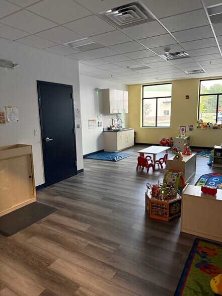 More Photos Of 3480 Royal Pines Dr, Orange Park General Retail For Lease