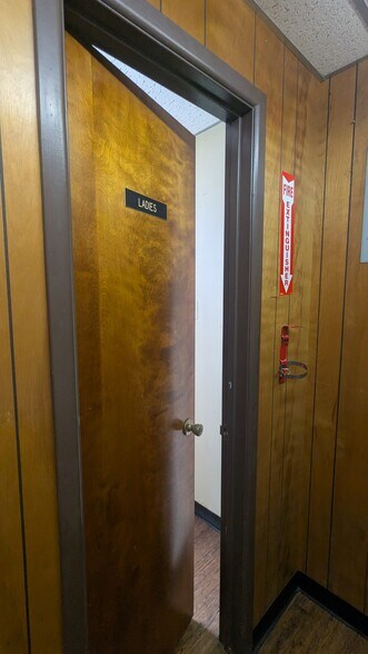 More Photos Of 2940 S WW White Rd, San Antonio Service For Lease