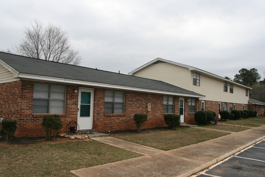 Primary Photo Of 112 Calhoun Rd, Belton Apartments For Sale