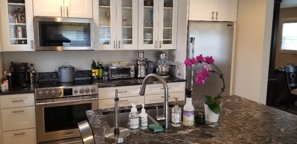 More Photos Of 101-107 S 1st St, La Conner Storefront For Sale