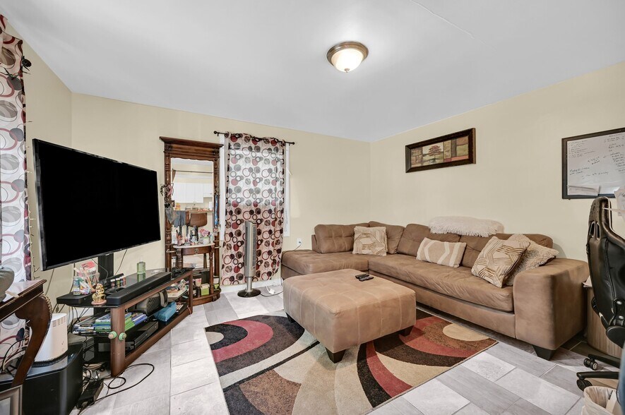 More Photos Of , Mamaroneck Unknown For Sale