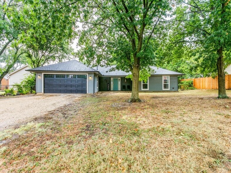 More Photos Of 128 Taylor St, Keller Flex For Sale