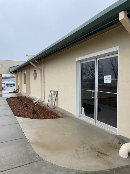 More Photos Of 10901 NE 23rd St, Oklahoma City Storefront Retail Office For Lease