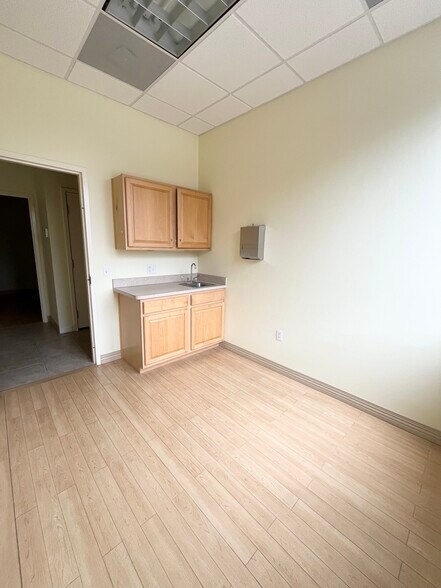 More Photos Of 2405 N Courtenay Pky, Merritt Island Medical For Sale