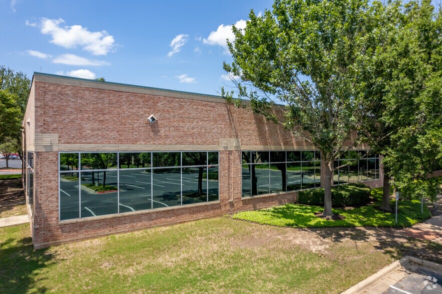 More Photos Of 13640 Briarwick Dr, Austin Unknown For Lease