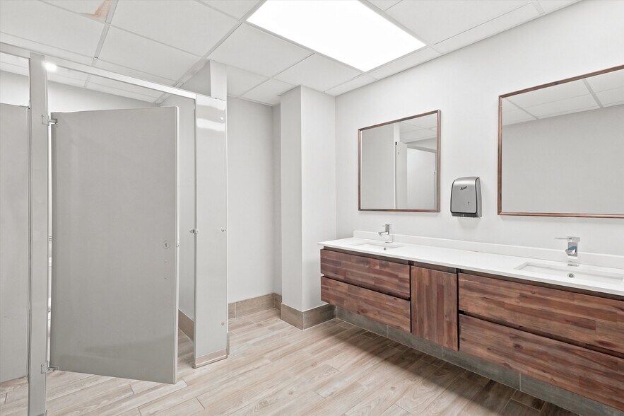 More Photos Of 71 Spit Brook Rd, Nashua Medical For Lease
