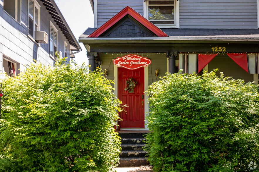 More Photos Of 1252 SW Fillmore St, Topeka Hotel For Sale