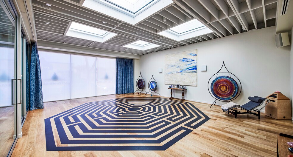 More Photos Of 1812 Lincoln Blvd, Santa Monica Storefront For Sale