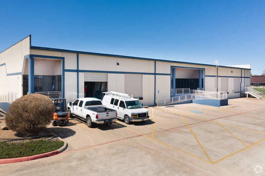 More Photos Of 9701 Dessau Rd, Austin Unknown For Lease