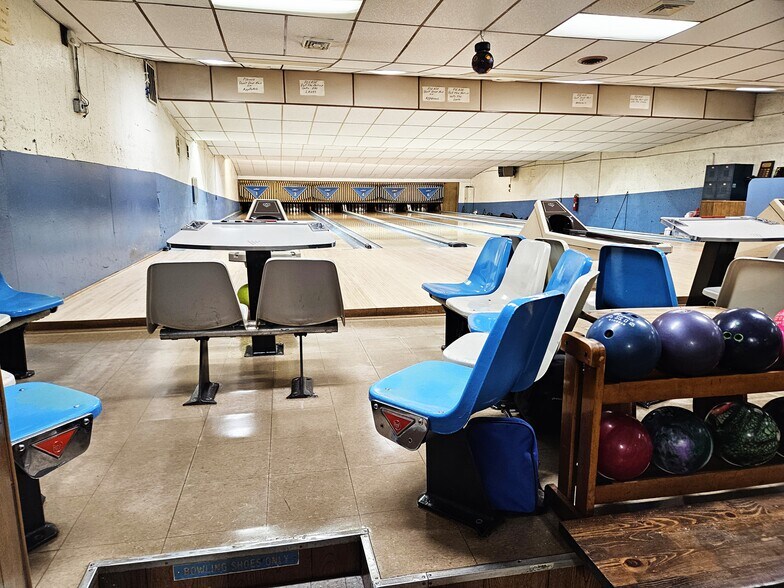 More Photos Of 527 Market St, Bolivar Bowling Alley For Sale