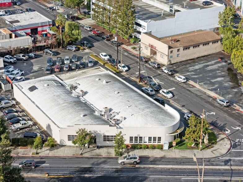 More Photos Of 1023 Chestnut St, Redwood City Research And Development For Sale