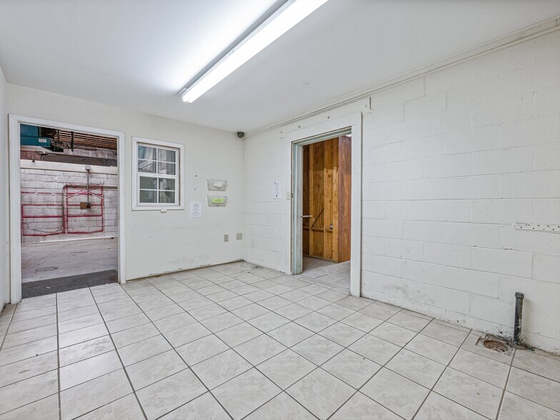 More Photos Of 1048 Patton Ave, Asheville Storefront For Lease