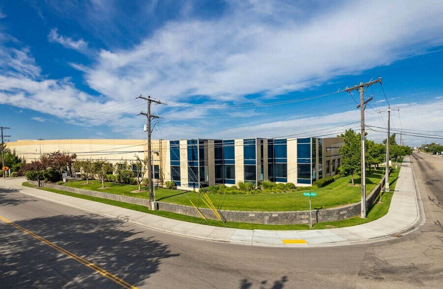 More Photos Of 1445 W Commerce Ave, Boise Distribution For Lease