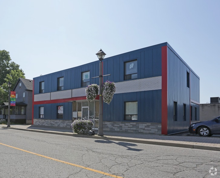 Primary Photo Of 4786 Queen St, Niagara Falls Office For Lease