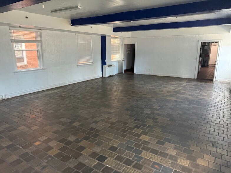 More Photos Of 1002 W University Ave, Gainesville Specialty For Sale