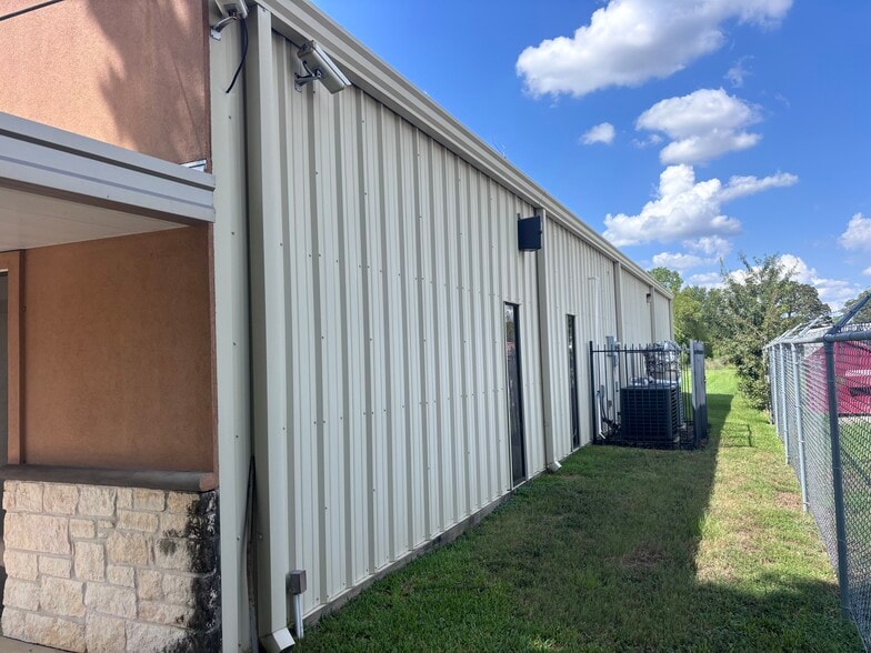 More Photos Of 10450 Cossey Rd, Houston Industrial For Sale