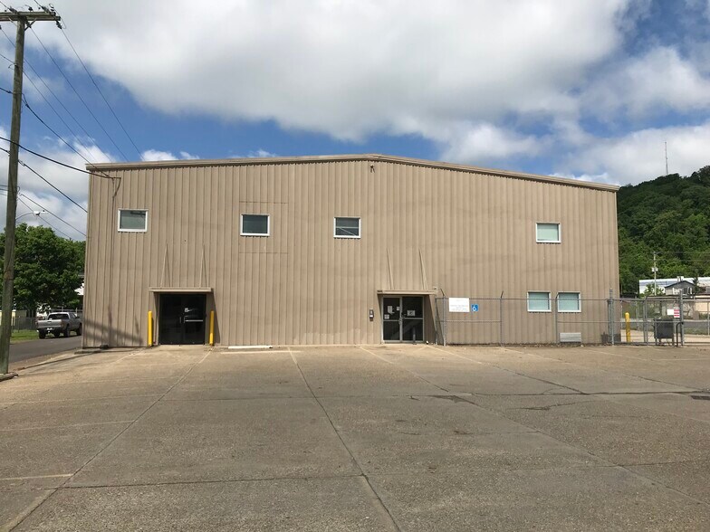 More Photos Of 555 29th St W, Charleston Service For Lease