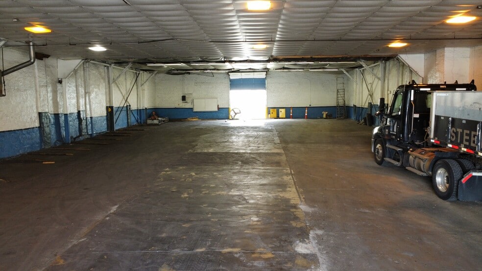 More Photos Of 164-168 Montgomery St, Albany Distribution For Sale