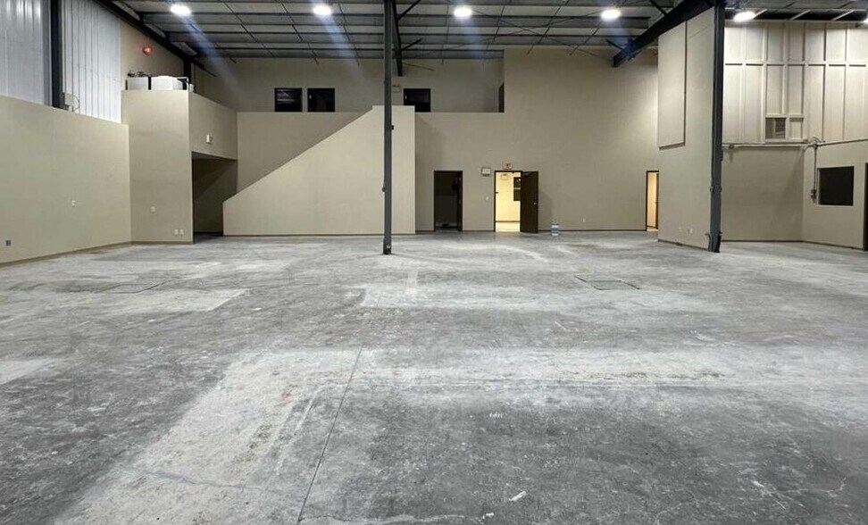 More Photos Of 10203B 123 St, Grande Prairie Warehouse For Lease