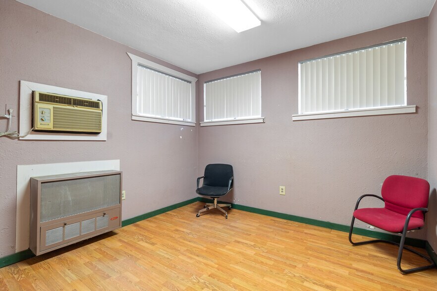 More Photos Of 116 E Robert S Kerr Blvd, Wynnewood Medical For Sale