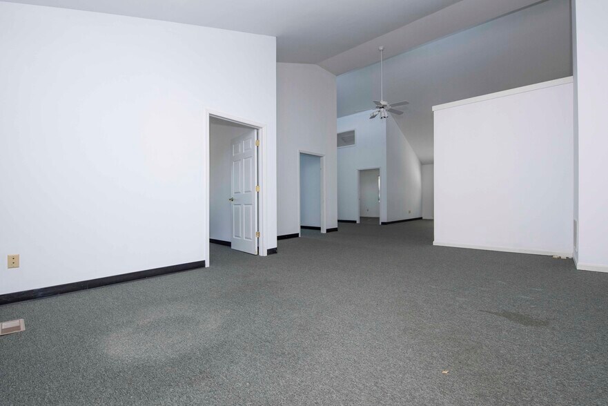 More Photos Of 17-19 S Main St, Manville Loft Creative Space For Lease