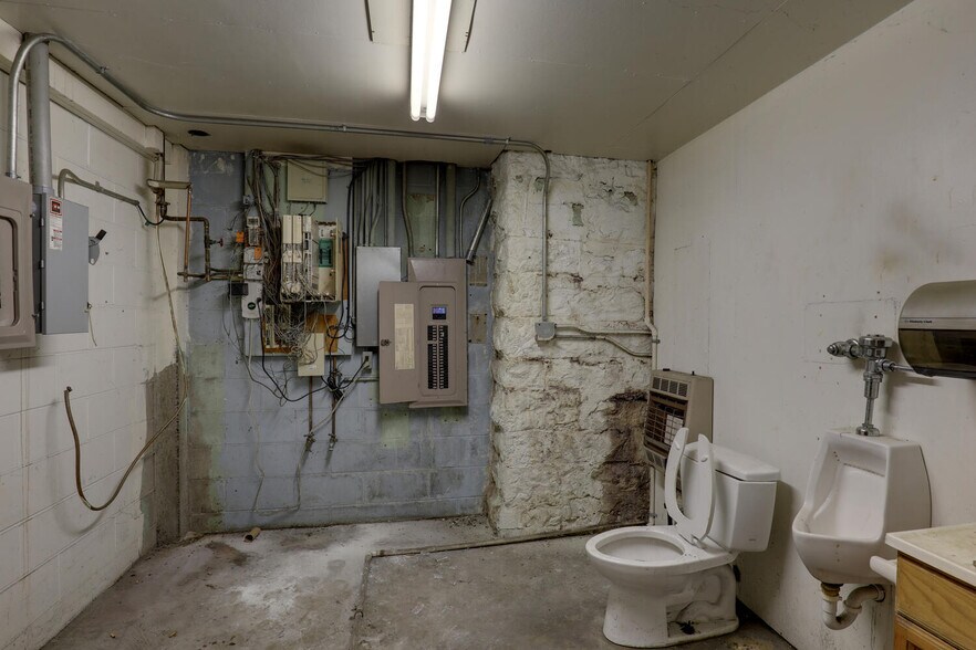 More Photos Of 600 York St, Quincy Industrial For Sale