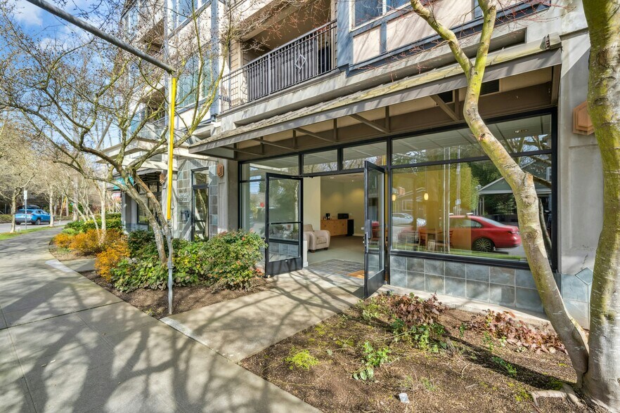 Primary Photo Of 3121 W Government Way, Seattle Apartments For Sale