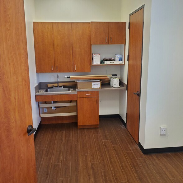 More Photos Of 2806 Flintrock Trace, Lakeway Loft Creative Space For Sale