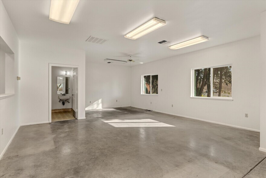 More Photos Of 3388 State Highway 32, Chico Warehouse For Lease