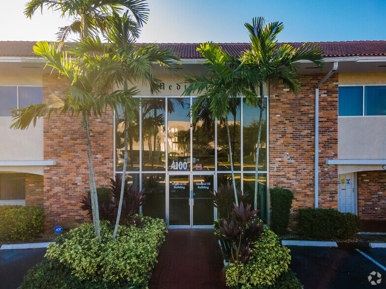 More Photos Of 4100 S Hospital Dr, Plantation Medical For Lease
