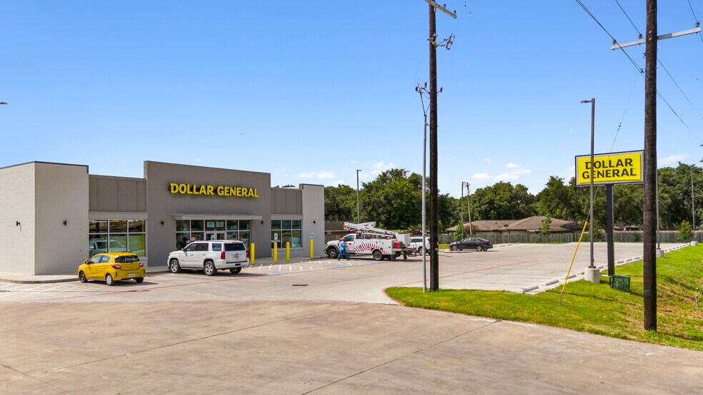 More Photos Of 3416 West Loop, El Campo Freestanding For Sale