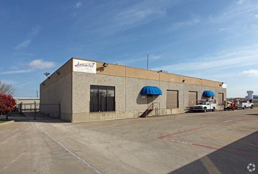 More Photos Of 4359-4375 Lindbergh Dr, Addison Light Distribution For Lease