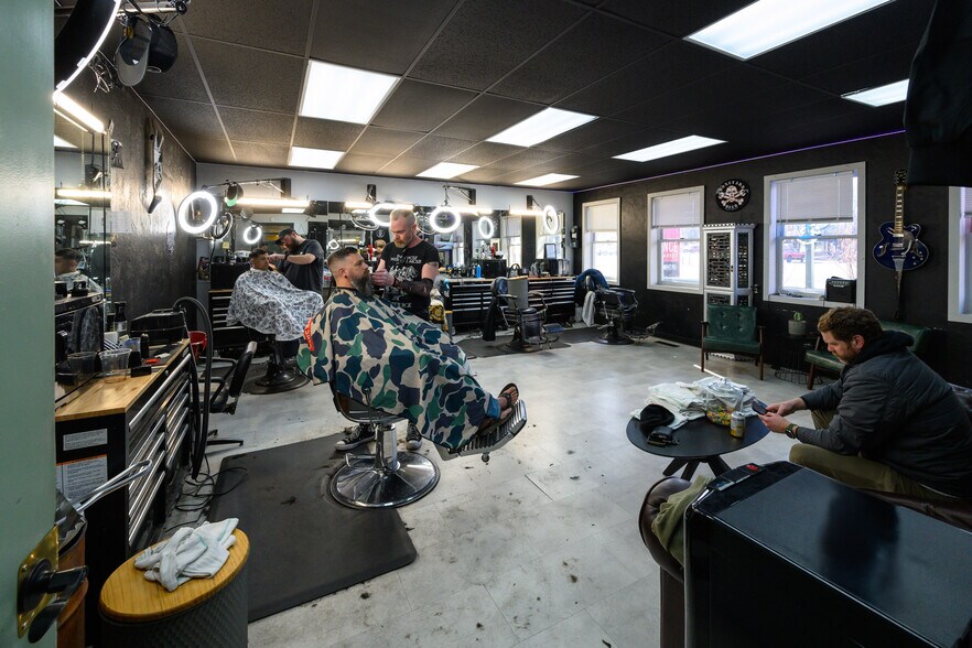 More Photos Of 1824 NE Division St, Bend General Retail For Sale